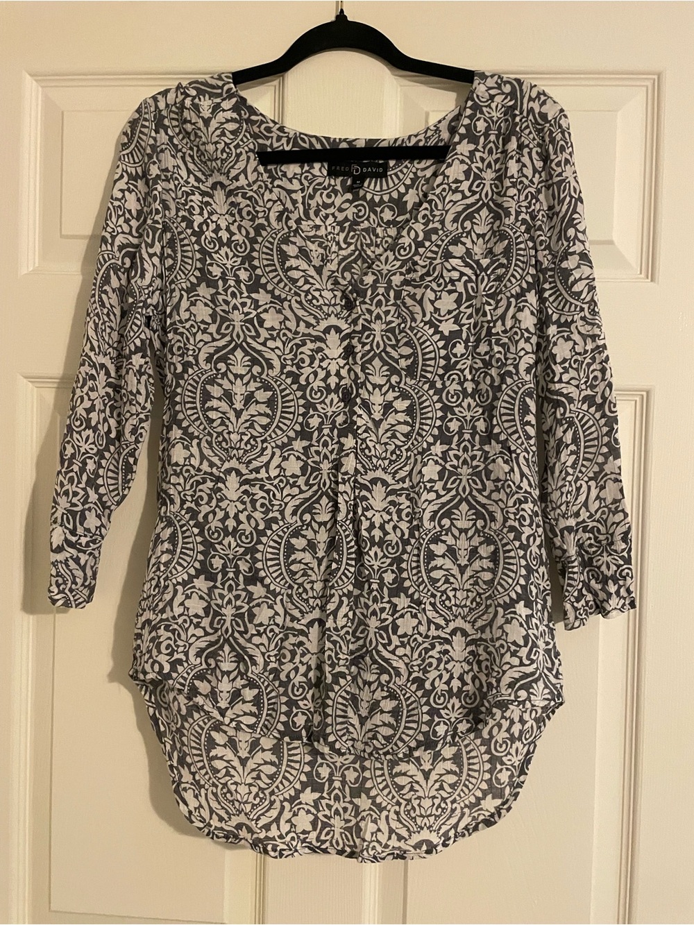 NIC+ZOE Gray and White Damask-Print Tunic Blouse
